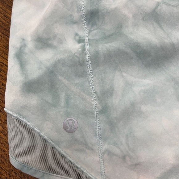 🍋NWT Lululemon High Rise Hottie Hot 4" Shorts - Picture 3 of 7